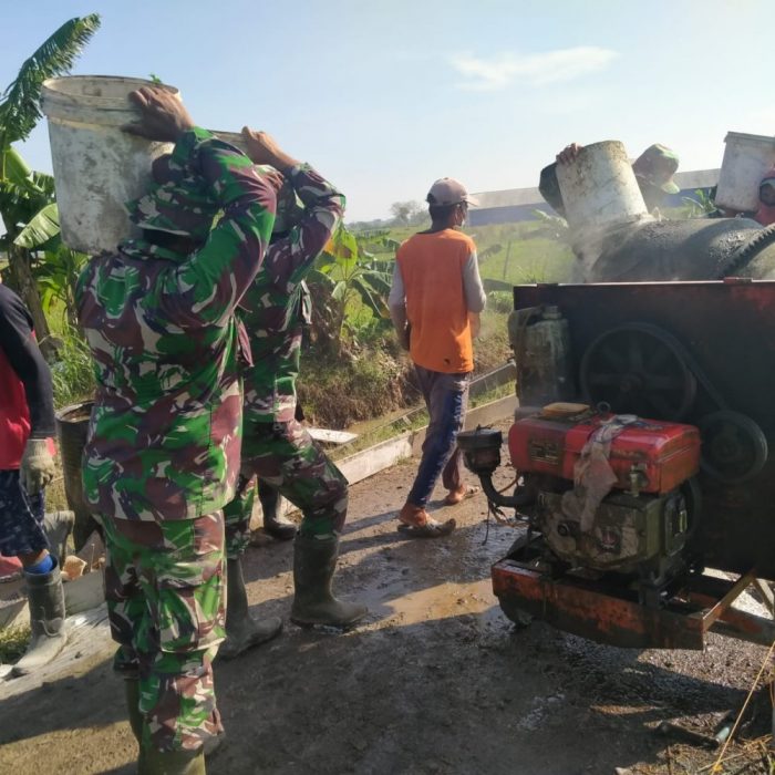 Tim Satgas TMMD Maksimalkan Mesin Molen Demi Selesainya Pembangunan