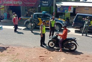 Petugas Gabungan Koramil Dan Polsek Karangtengah Gelar Gakplin PPKM Darurat