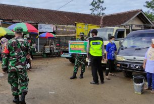 Petugas Gabungan Sidak Pengunjung Pasar Dan Pedagang