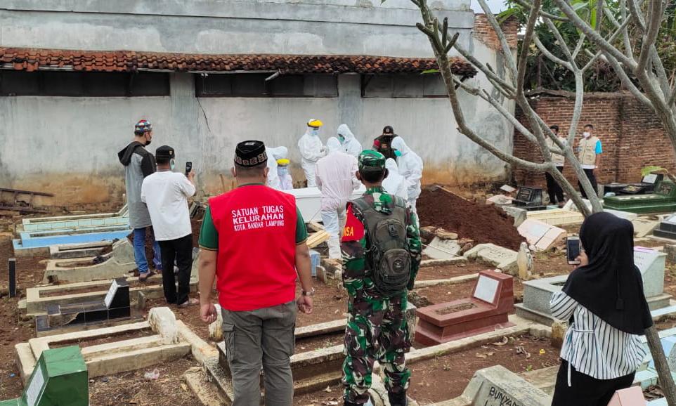 Pelda Sobirin monitoring pemakaman jenazah