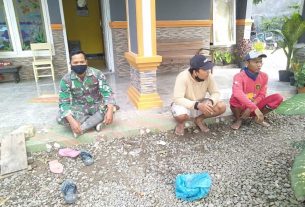 Istirahat Sejenak Melepas Lelah Menikmati Pemandangan Jalan Cor Menuju Finish