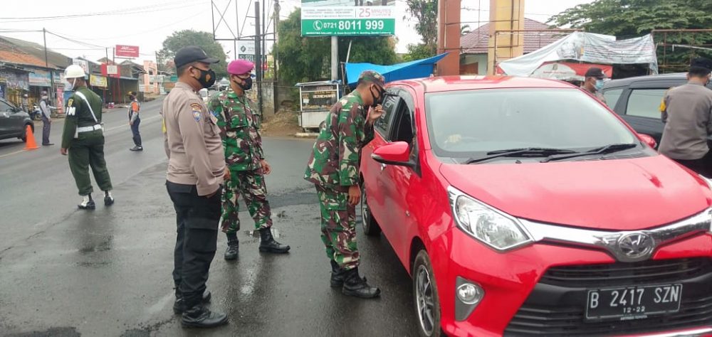 Kodim 0410/KBL Bersama Satgas Covid-19 melakukan penyekatan