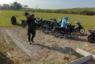 Sertu Jumroni Panggul Besi Cetakan Tugu Prasasti TMMD Reguler 111 Kodim 0718/Pati