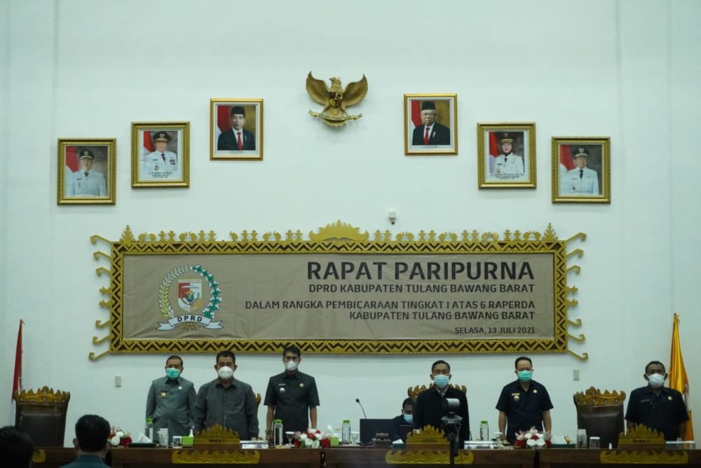 Sekretaris Daerah Kabupaten Tulang Bawang Barat Menghadiri Rapat Paripurna DPRD