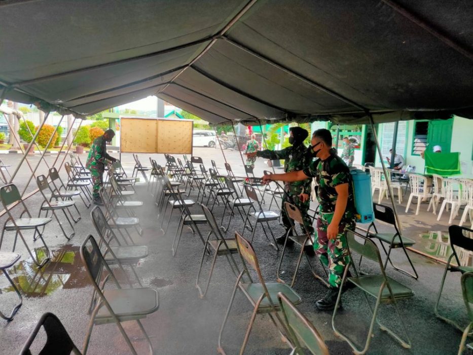 Kodim 0410/KBL melakukan penyemprotan cairan disinfektan