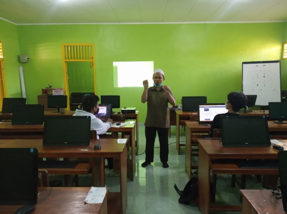 Dosen Prodi Sistem Komputer PTS Terbaik se Sumbagsel ini Jadi Tutor Siswa SMAN 1 Metro di Kompetisi Sains Nasional Tingkat Provinsi