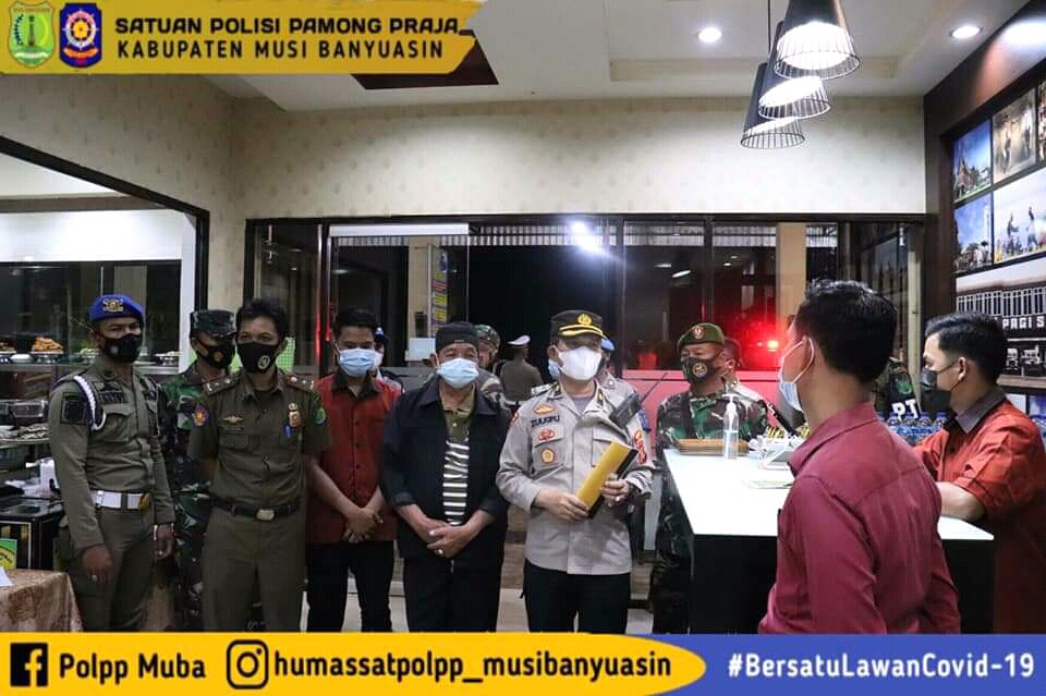 Satpol PP Muba Bersama TNI Polri Melakukan Pemantawan ke Rumah Makan dan Resto