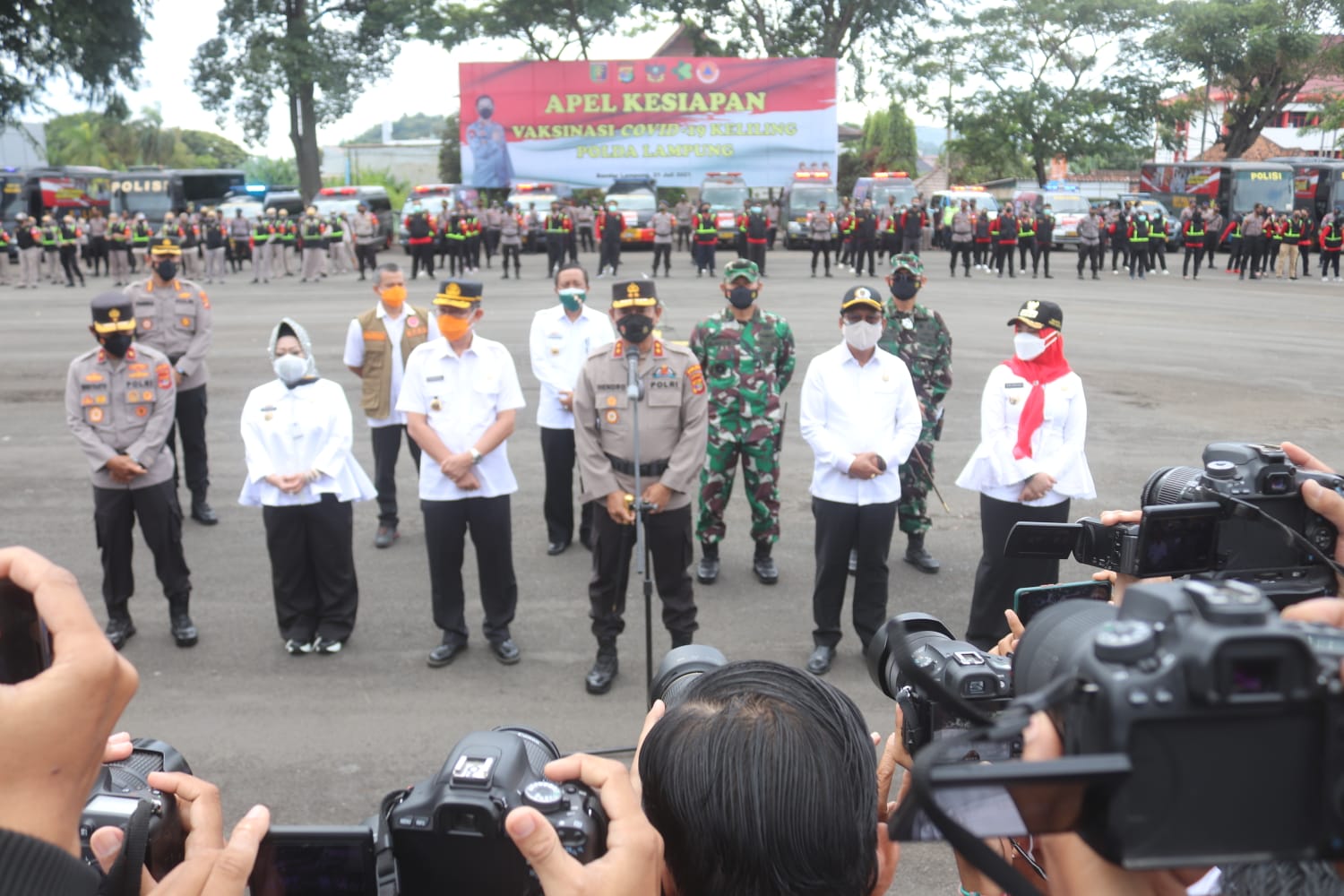 Kolonel Inf Romas Herlandes Menghadiri Apel Kesiapan Vaksinasi