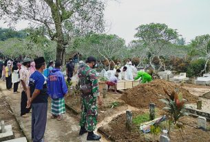 Sinergi TNI-Polri Pantau Pemakaman Jenazah Covid-19 di Lamtim