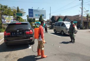 Personil Gabungan TNI-Polri Gelar Penyekatan Di Perbatasan Jateng-Jatim
