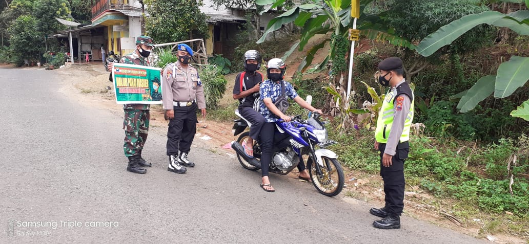 Perketat Protkol Kesehatan, Anggota Koramil Dan Polsek Karangtengah Gelar Ops Gakplin Protkes