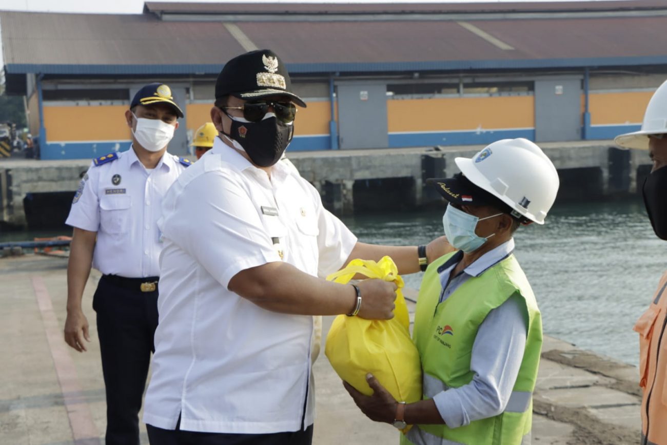 Gubernur Arinal, Salurkan bantuan kepada Pekerja Sektor informal dan Warga terdampak Pandemi Covid-19