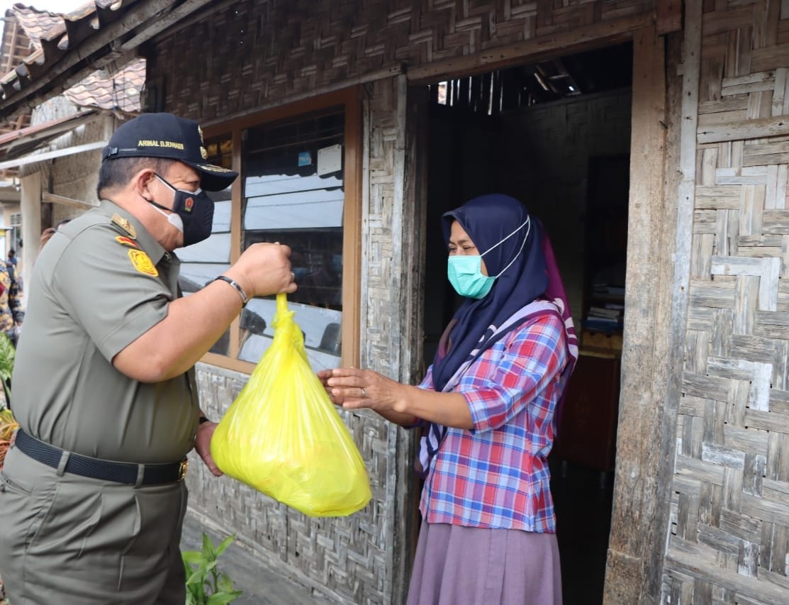Bantu Warga terdampak Pandemi Covid-19, Gubernur Lampung Salurkan bantuan