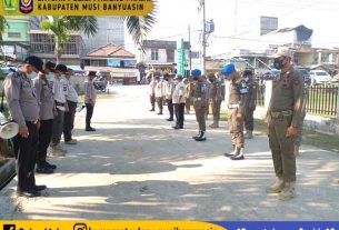 Satpol PP Turunkan Tim Bantu Forkompincam Bayung Lincir Laksanakan Giat PPKM Level IV