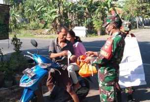 Gencar Patroli Protkes, Anggota Koramil 04/Nguntoronadi Ajak Warga Disiplin Memakai Masker