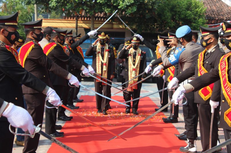 Kapolres Tubaba Pimpin Upacara Wisuda Purna Bakti Personel