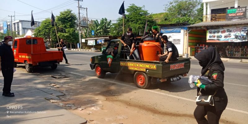 Putus penyebaran covid 19, DPC Paku Banten Indonesia Lampura semprot desinfektan