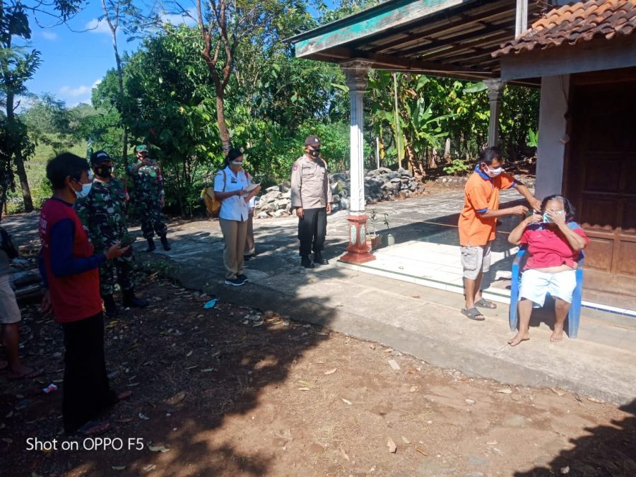 Babinsa Koramil 03/Ngadirojo Terus Dampingi Petugas Kesehatan Laksanakan Tracing