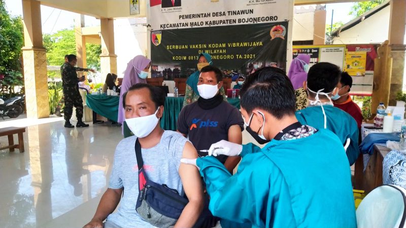 Bersama Pemdes Tinawun Malo Kodim Bojonegoro Gelar Vaksinasi