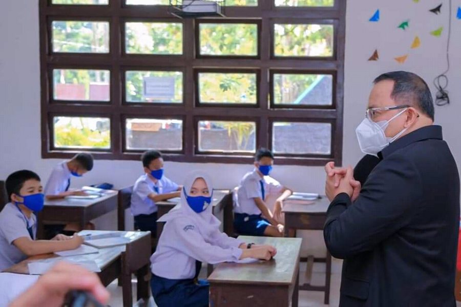 Bupati Dodi Reza Sambangi Pelaksanaan PTM Beberapa Sekolah di Muba