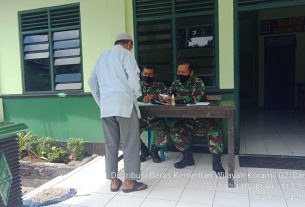 Distribusi Bantuan Beras Tepat Sasaran Oleh Anggota Koramil 02/Banjarsari