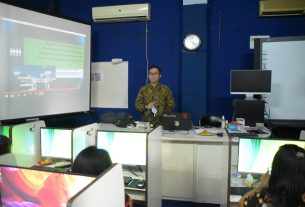 Dosen Sistem Komputer ini Pembicara Workshop Membuat Video Pembelajaran Kreatif dan Inovatif di SMP PKMI Immanuel Bandarlampung