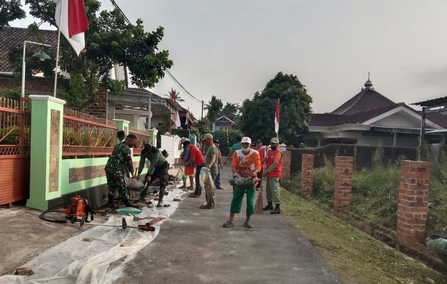 Giat Bersih Lingkungan Babinsa Koramil 410-06/Kedaton