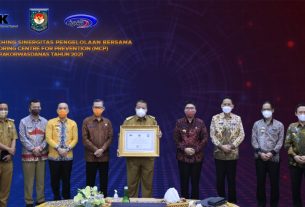 Gubernur Arinal Djunaidi Terima Penghargaan Atas Penyelesaian TLHP Dari Kemendagri