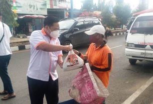 HUT Kemerdekaan RI ke-76, DPD PKS Lampura Bagikan Sembako