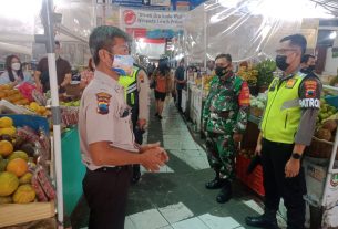 Himbauan Prokes Pada Penerapan PPKM Level 4 di Pasar Gede