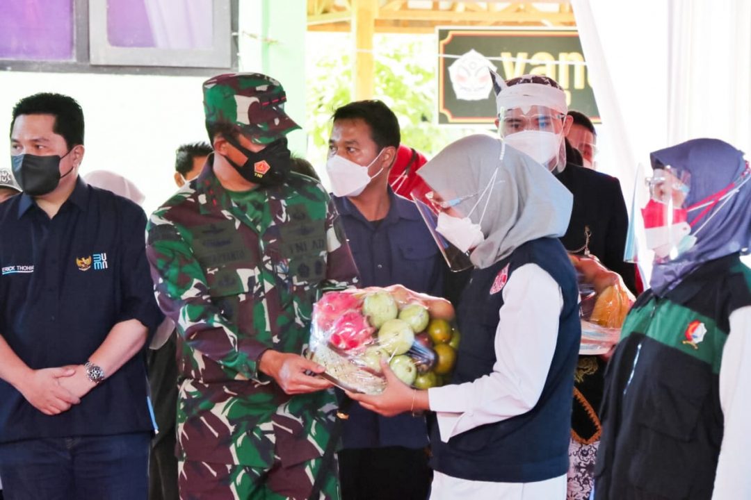 Tiga Menteri Tinjau Vaksinasi Serentak di Bojonegoro