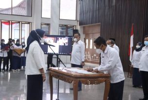 Ketua PMI Provinsi Lampung Lantik Pengurus PMI Kabupaten