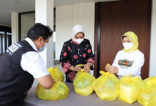 Ketum LKKS Salurkan Paket Sembako ke Pesantren