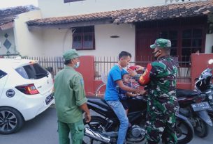 Koptu Ferdy Bagikan Masker Gratis