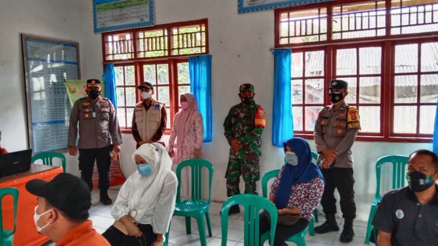 Monitoring Vaksinasi di Kelurahan Waylunik