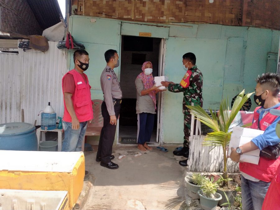 Pendistribusian Nasi Kotak Kodim 0410/KBL