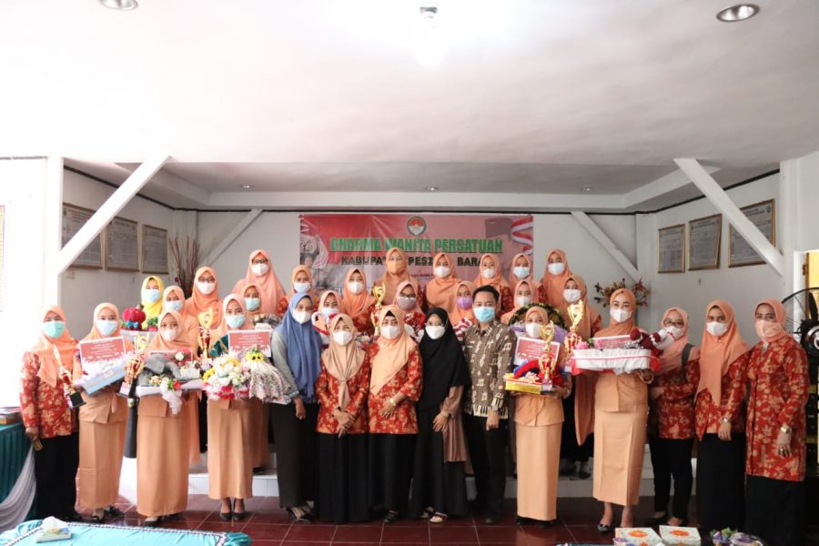 Peringati Hut ke-76 RI ,Dharma Wanita Pesisir Barat Gelar Lomba Hantaran Pernikahan, Berikut Pesan Wakil Ketua