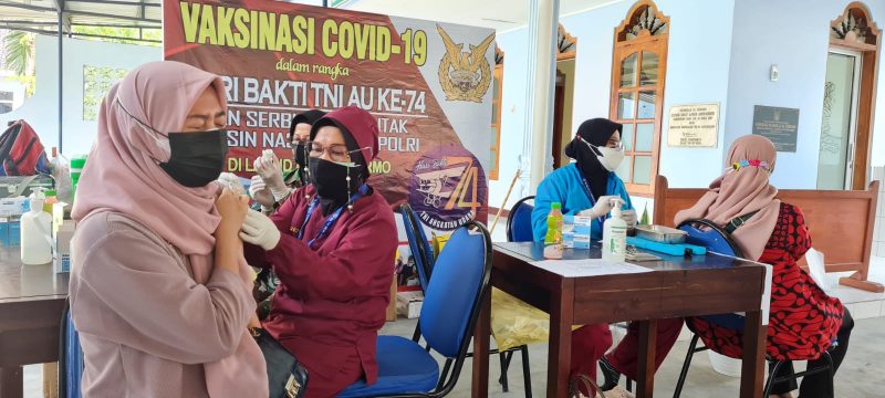 RSAU dr Siswanto Lanud Smo, Berikan Vaksin Covid-19 Tahap Kedua Untuk Masyarakat