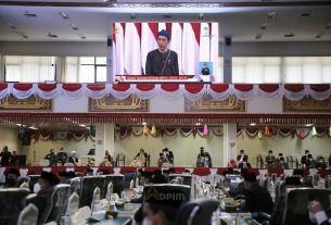 Rapat Paripurna HUT RI ke-76, Gubernur dan Wagub Lampung Dengarkan Pidato Presiden