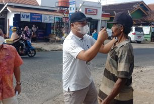 Satgas Covid-19 Kelurahan Rejosari Bagikan Ribuan Masker