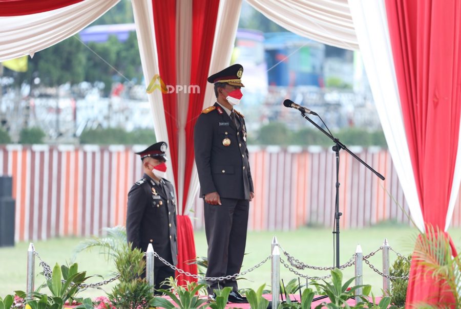 Sekdaprov Fahrizal Darminto Ikuti Upacara Penurunan Bendera dalam Rangka HUT RI ke-76