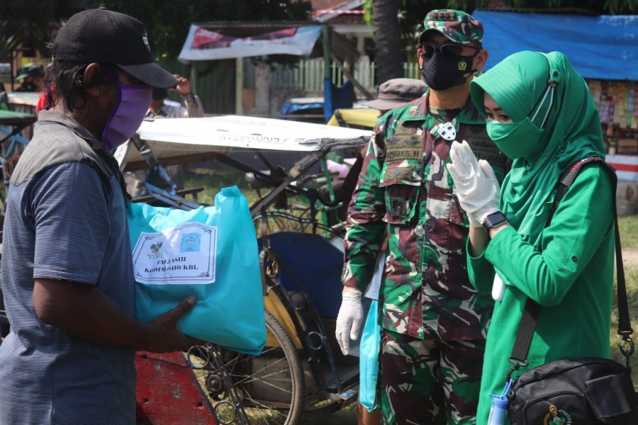 Semarak Hut Korem 043/Gatam yang Ke-74, Dandim Bagikan Bansos