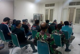 Sertu Jhony Hadiri Rakor Tingkat Kelurahan Terkait Tim Penanggulangan Kemiskinan Kelurahan (TPKK )