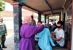 Sinergitas, Babinsa Koramil Kedewan Bojonegoro Laksanakan Tracing Covid-19