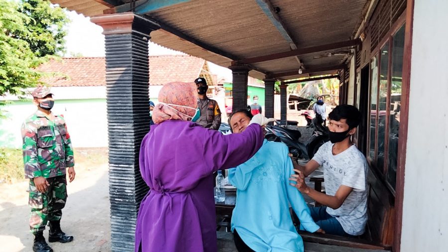 Sinergitas, Babinsa Koramil Kedewan Bojonegoro Laksanakan Tracing Covid-19