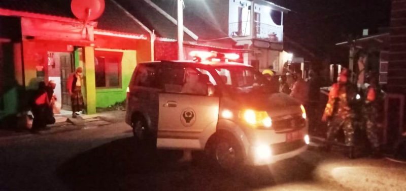TNI POLRI Kawal Warga Isolasi Terpusat Di Asrama Haji Donohudan