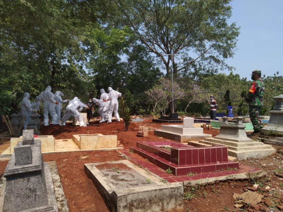 Tak Ada Penolakan Warga Pemakaman Berjalan Lancar