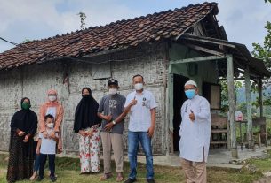 Terus Peduli Berbagi, Sakai Sambayan Andi-Junaedi, Mukhlis-Putri, Aice Hingga Sungai Budi