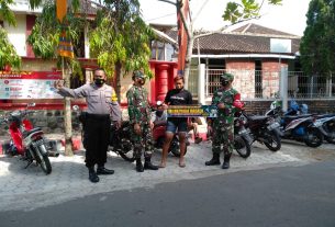 Tingkatkan Disiplin Pemakaian Masker, Koramil Dan Polsek Puhpelem Kompak Berikan Himbauan Kepada Warga