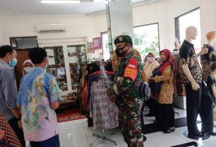 Toko Batik Danar Hadi Jadi Incaran PPKM Level 4 Babinsa Kemlayan